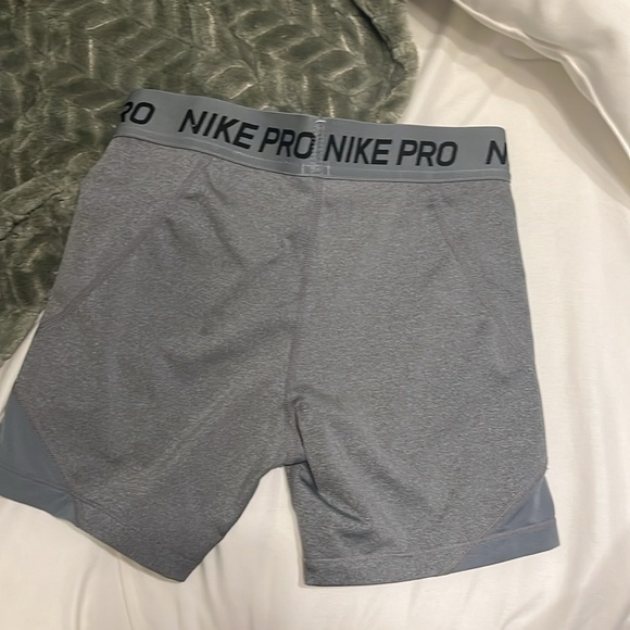 Grey Nike pro spandex girls size large - Picture 2 of 3